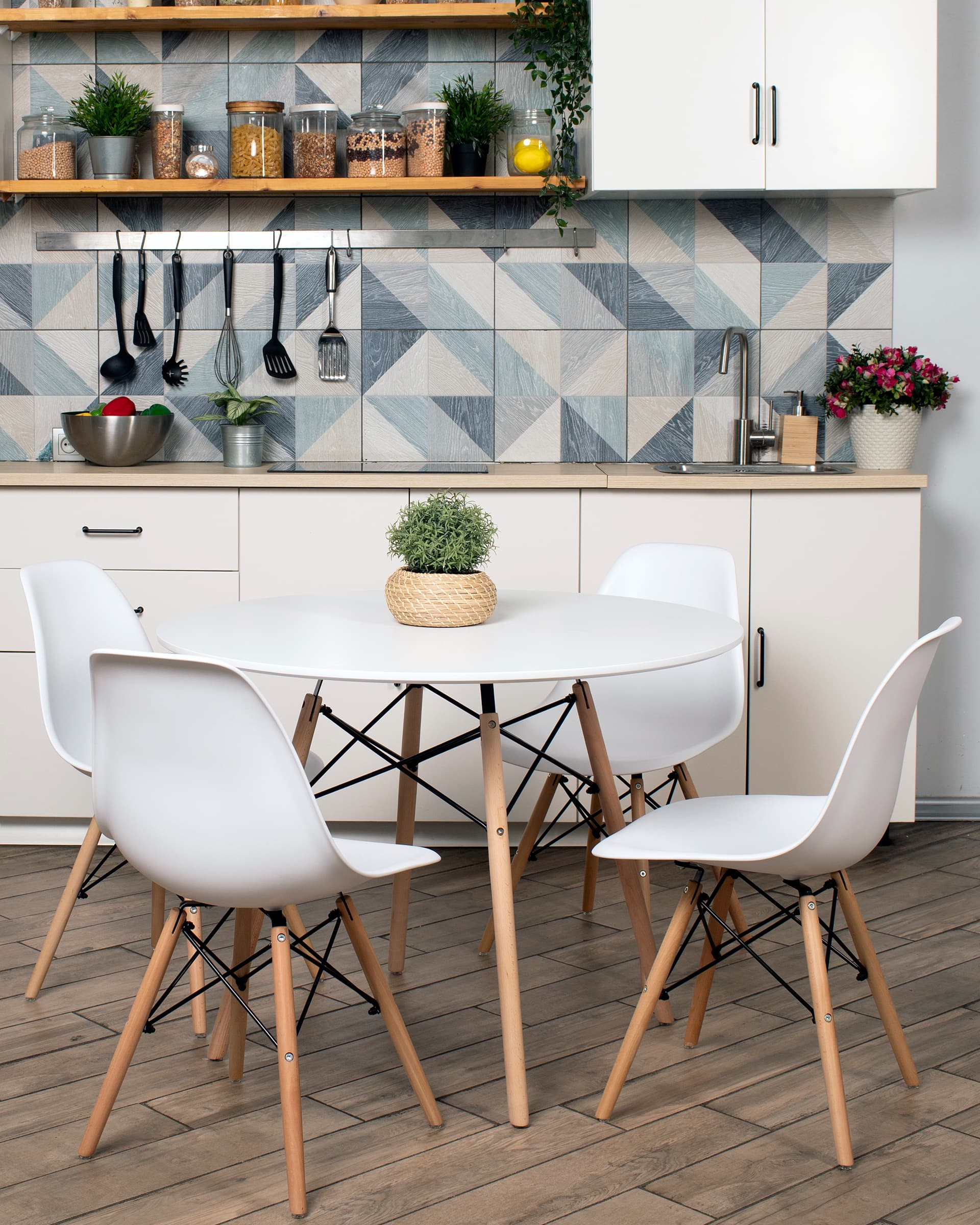 Стул Eames Style DSW белый (разборный каркас) из Италии