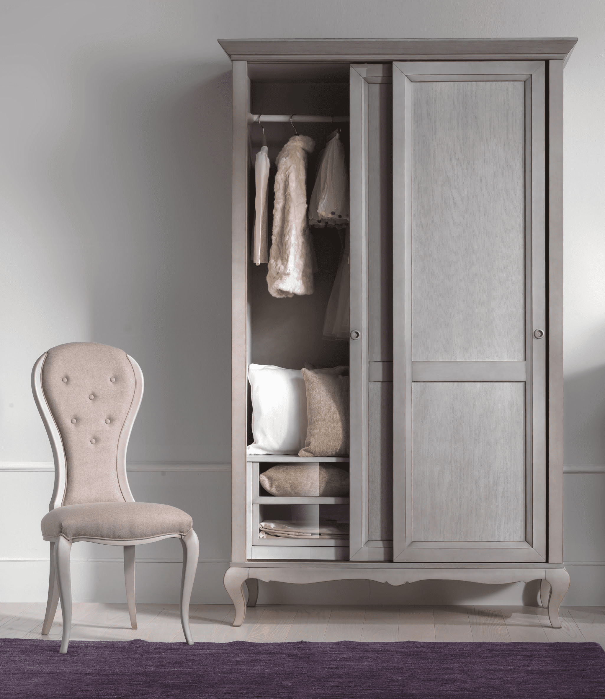 Мебель для спальни из коллекции Maison des Fleurs из Италии