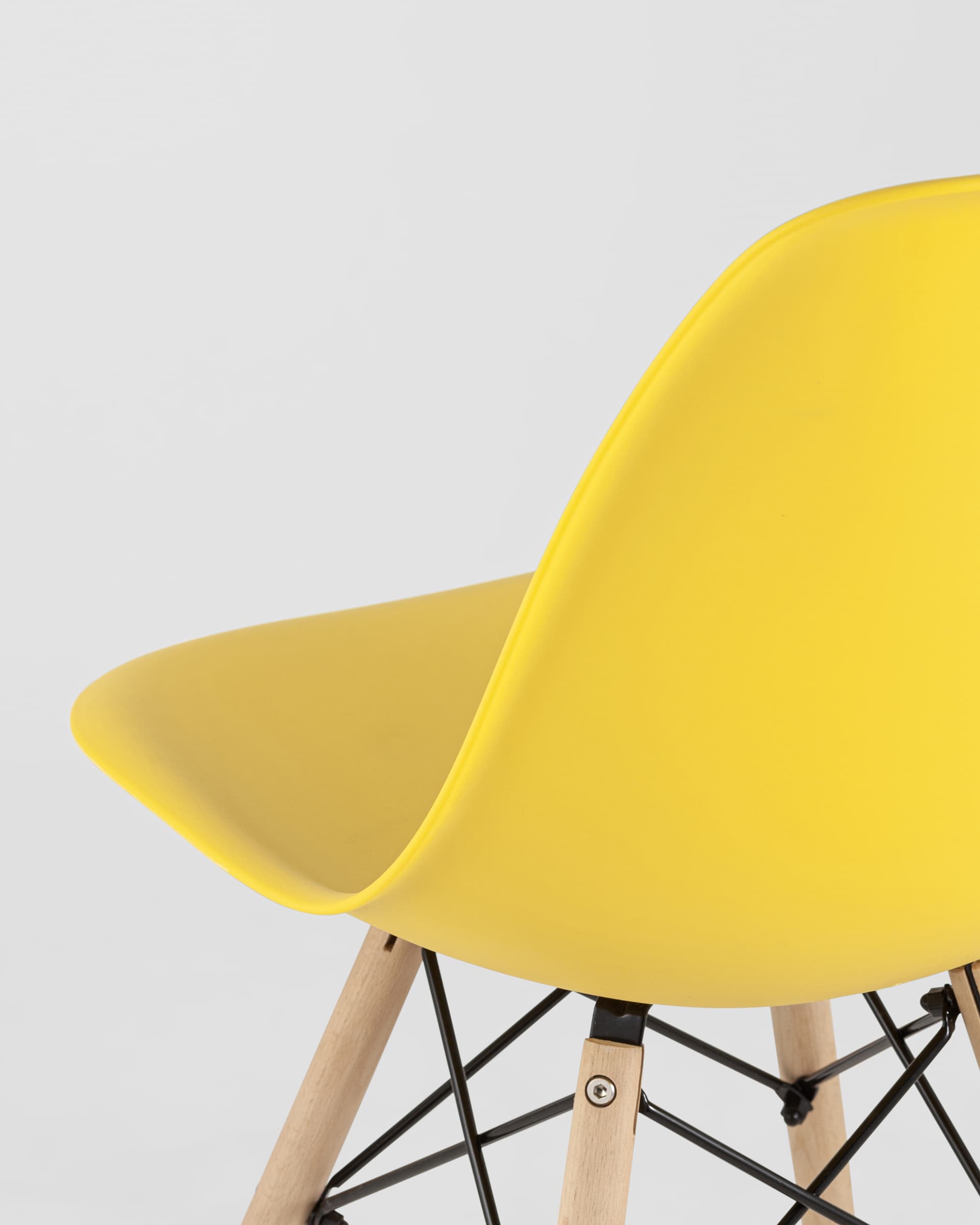 Стул Eames Style DSW желтый (разборный каркас) из Италии