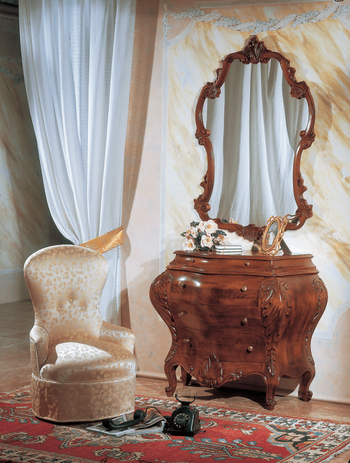 Кресло Barocco 1570, комод Barocco 1572 и зеркало Barocco 1571 из Италии