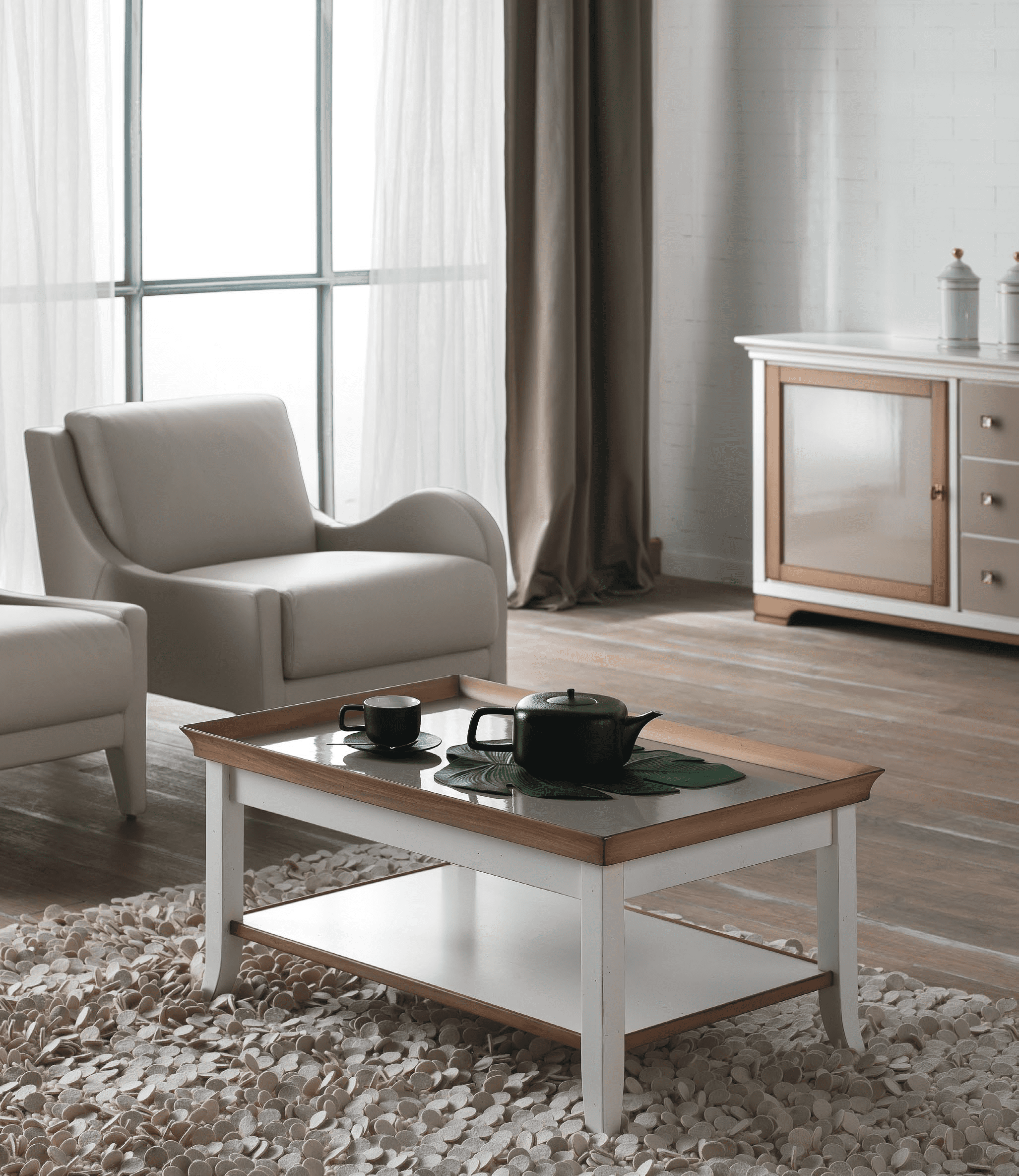 Буфет 8240, кресло Nouvelle Vague 587 и столик 2641 из Италии