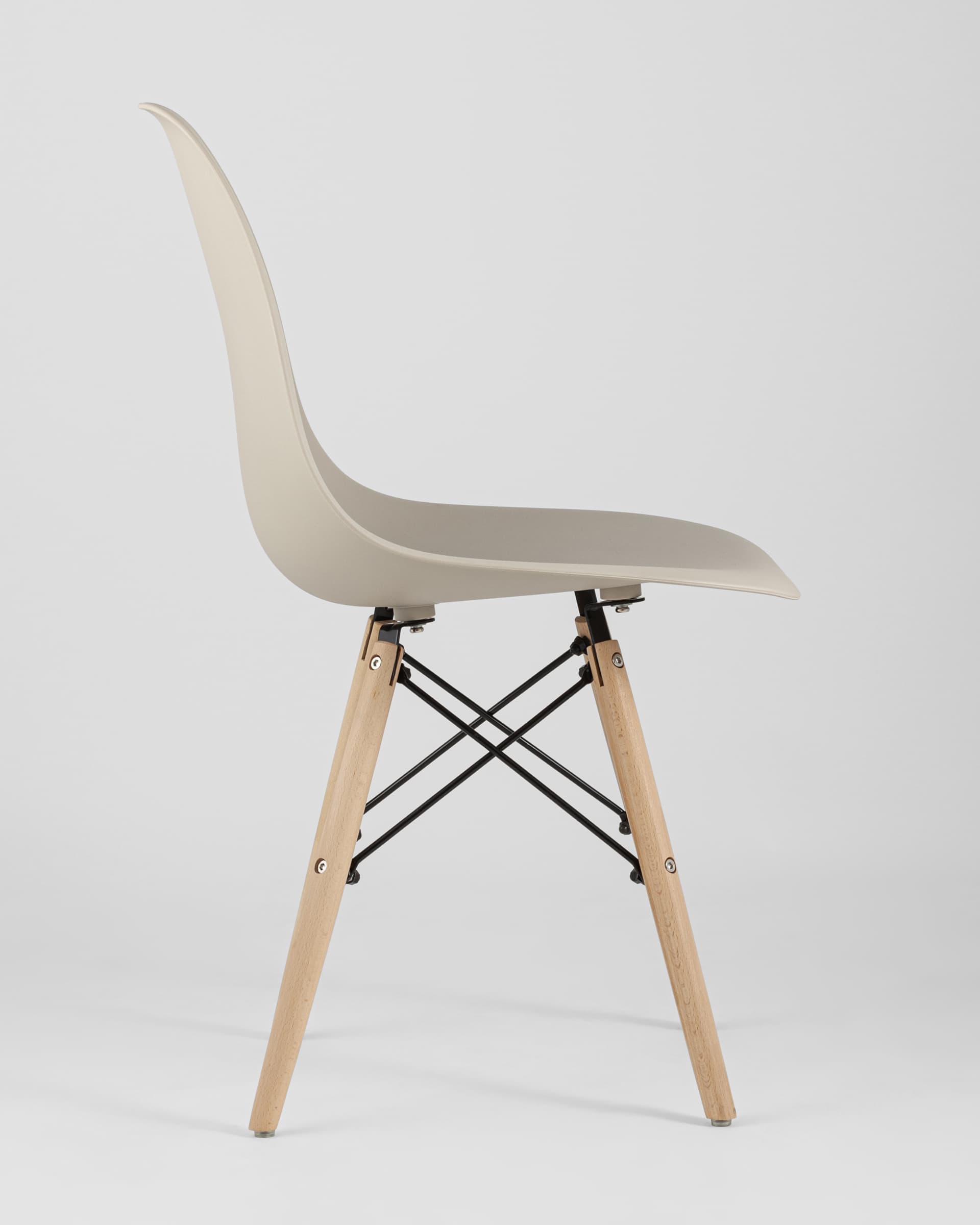 Стул Eames Style DSW бежевый (разборный каркас) из Италии