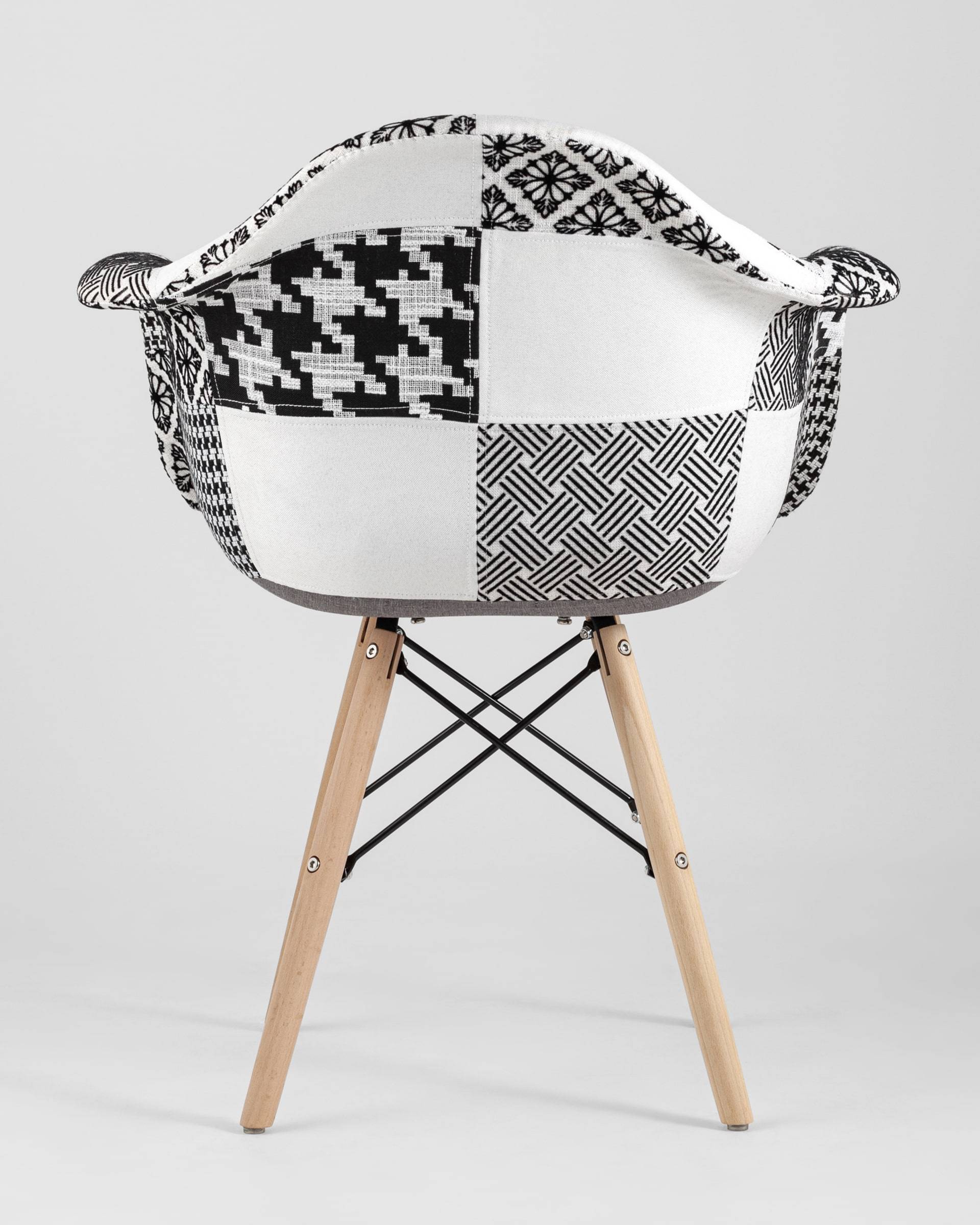 Кресло Eames DSW пэчворк черно-белое из Италии