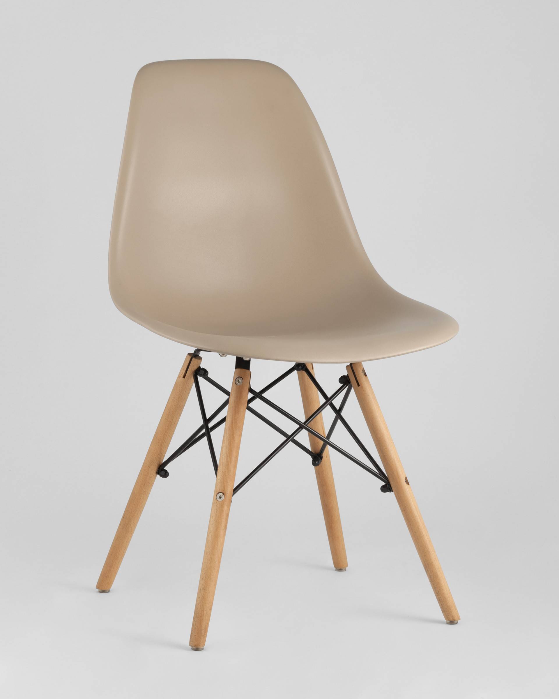Стул Eames DSW бежевый из Италии
