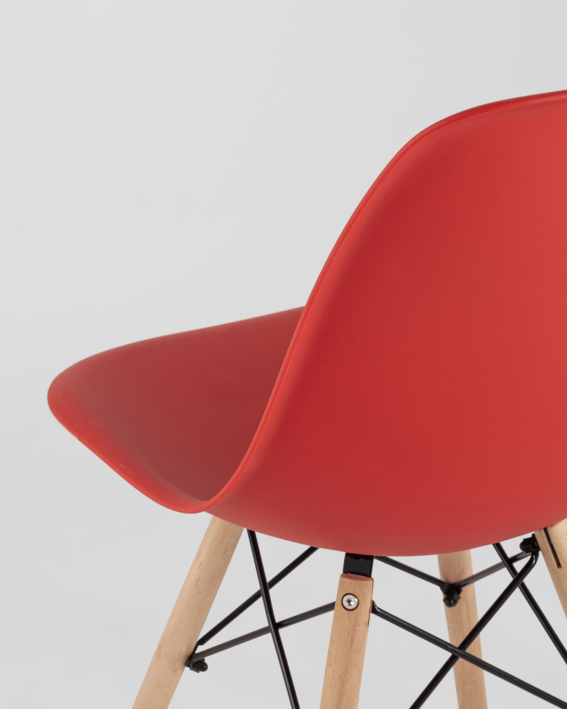 Стул Eames Style DSW красный (разборный каркас) из Италии