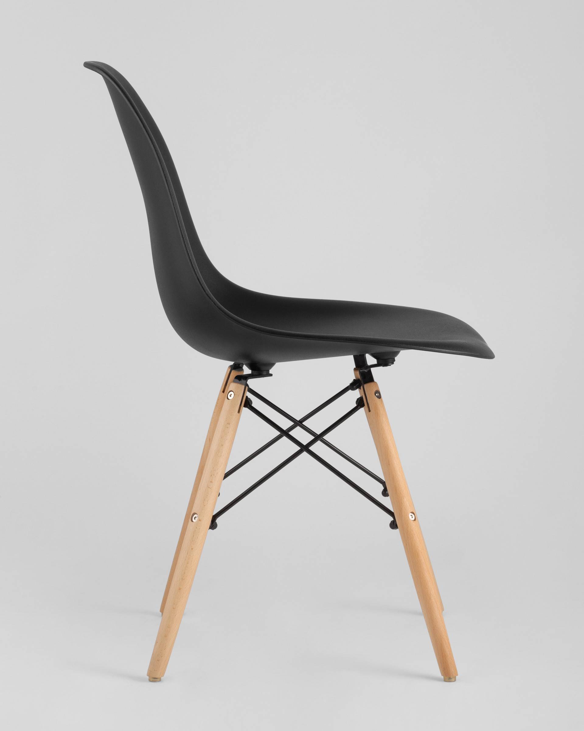 Стул Eames DSW черный из Италии