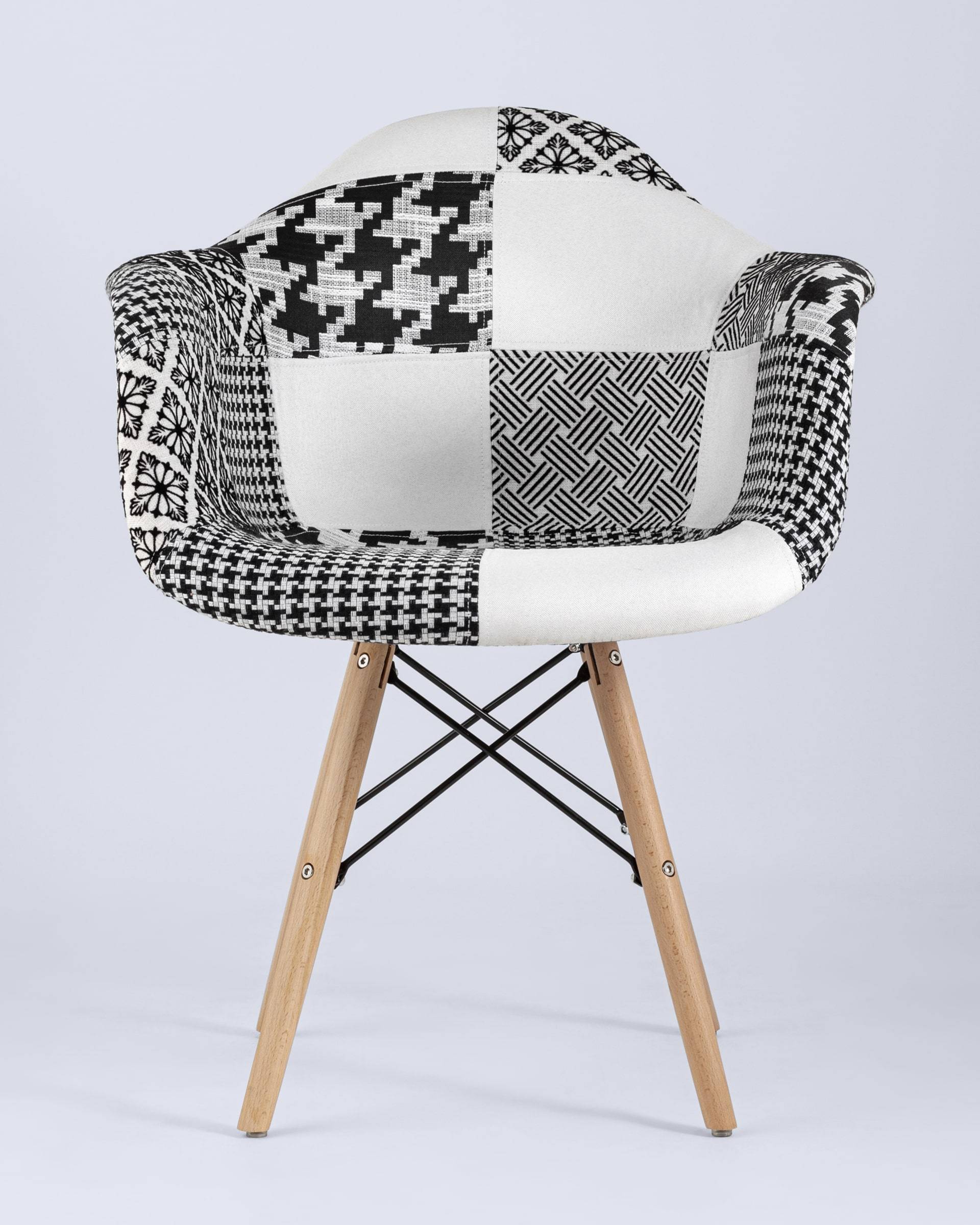 Кресло Eames DSW пэчворк черно-белое из Италии
