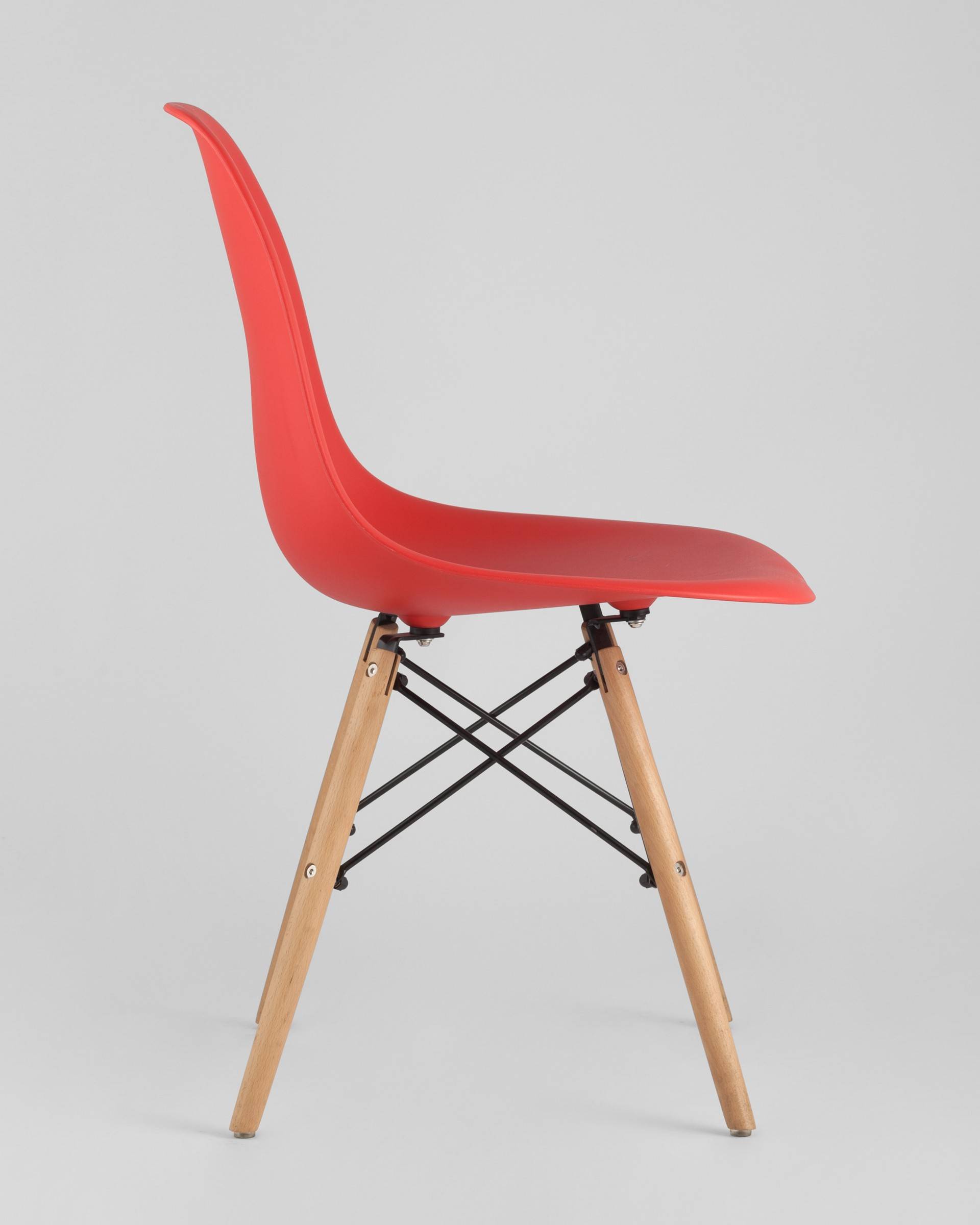 Стул Eames DSW красный из Италии