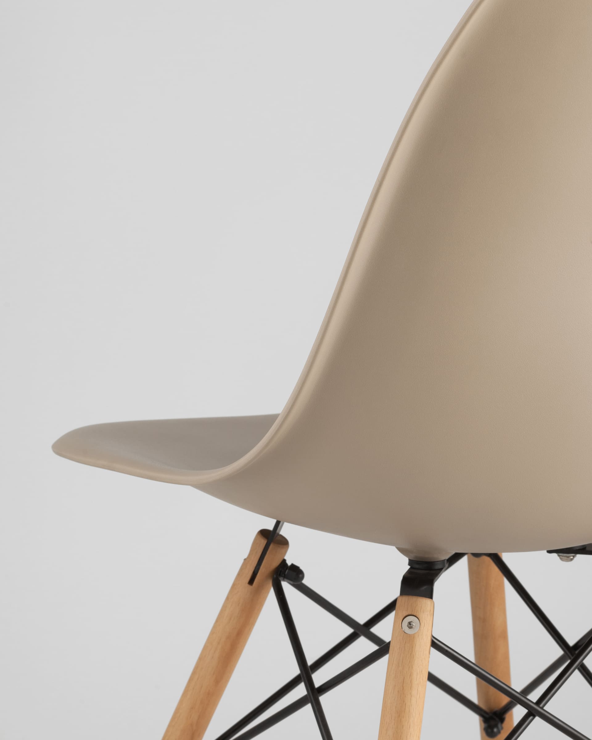 Стул Eames DSW бежевый x4 из Италии