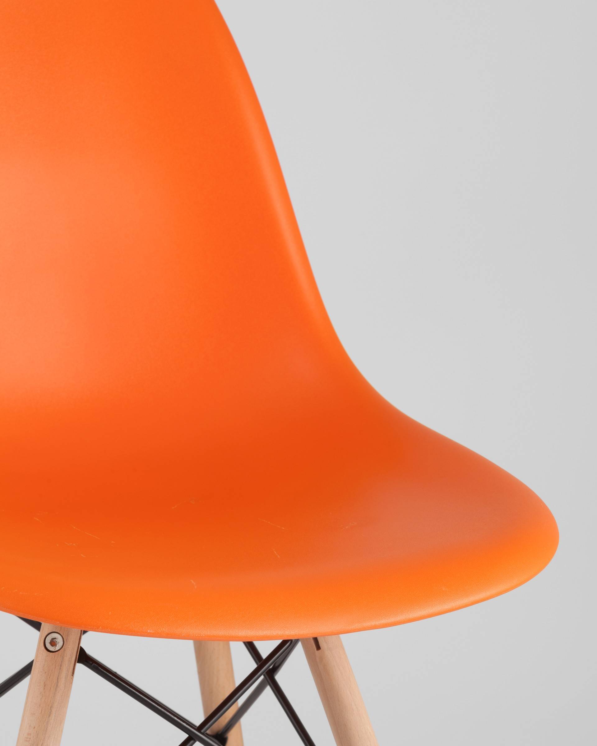 Стул Eames DSW оранжевый из Италии