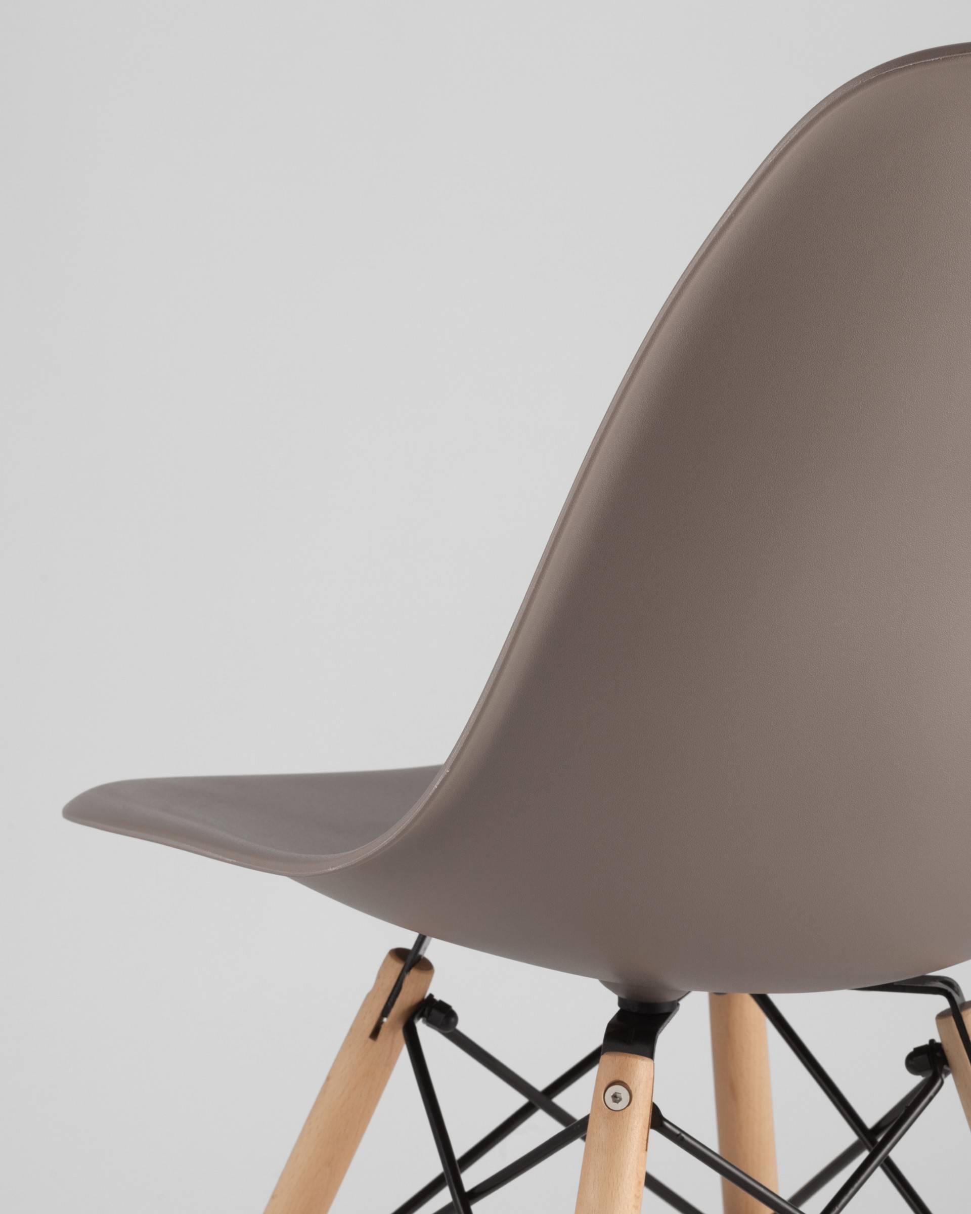 Стул Eames DSW темно-серый из Италии